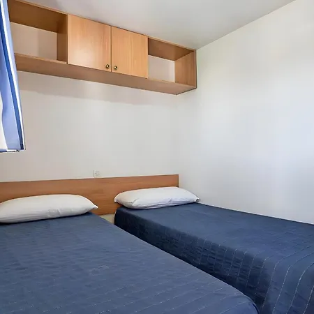 Cerca De La Playa Con Piscina, Jardin キャンプ場