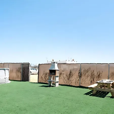 Cerca De La Playa Con Piscina, Jardin キャンプ場 *